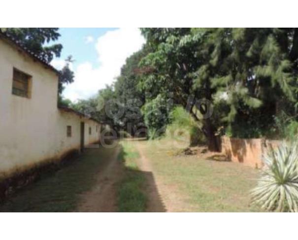 Foto de LOTE 2 - PARTE IDEAL DE 1/12 DE CASAS E UM PRÉDIO RES. E COM. - ATIBAIA/SP