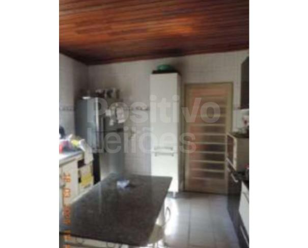 Foto de LOTE 2 - PARTE IDEAL DE 1/12 DE CASAS E UM PRÉDIO RES. E COM. - ATIBAIA/SP