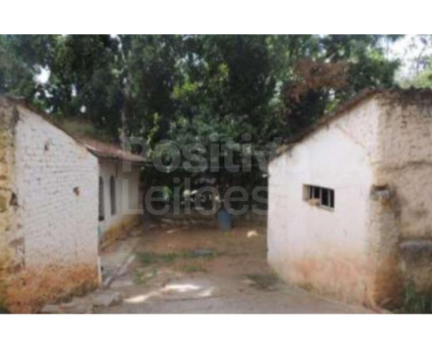 Foto de LOTE 2 - PARTE IDEAL DE 1/12 DE CASAS E UM PRÉDIO RES. E COM. - ATIBAIA/SP