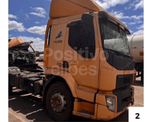 Foto de LOTE 06 - CARRETA VOLVO VM 330 ANO 2021/2022 PLACA REQ5C44