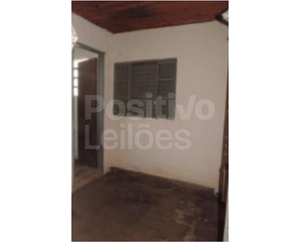 Foto de LOTE 2 - PARTE IDEAL DE 1/12 DE CASAS E UM PRÉDIO RES. E COM. - ATIBAIA/SP