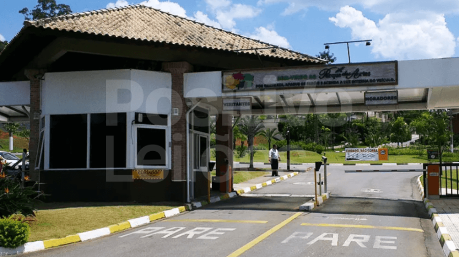 CASA COM A.T. 1.000M² (COND. FECHADO) - EMBU DAS ARTES CASA COM A.T. 1.000M² (COND. FECHADO) - EMBU DAS ARTES, localizado em Embu Das Artes - SP